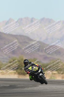 media/Oct-30-2025-Racers Edge (Thu) [[dabbdaf680]]/3-B Group/Session 2 (Turn 14)/